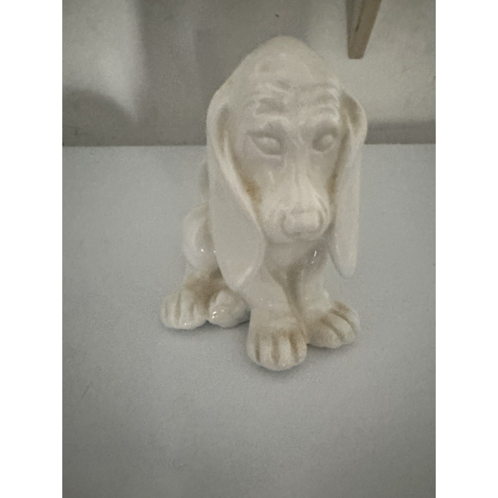 Vintage Haeger Basset Hound Ceramic Dog 4" Tall USA / Off White Figurine